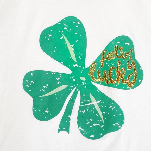 St Patrick’s Day Wild Clover "Feelin' Lucky" Irish Shamrock Clover T-Shirt M - Picture 2 of 3